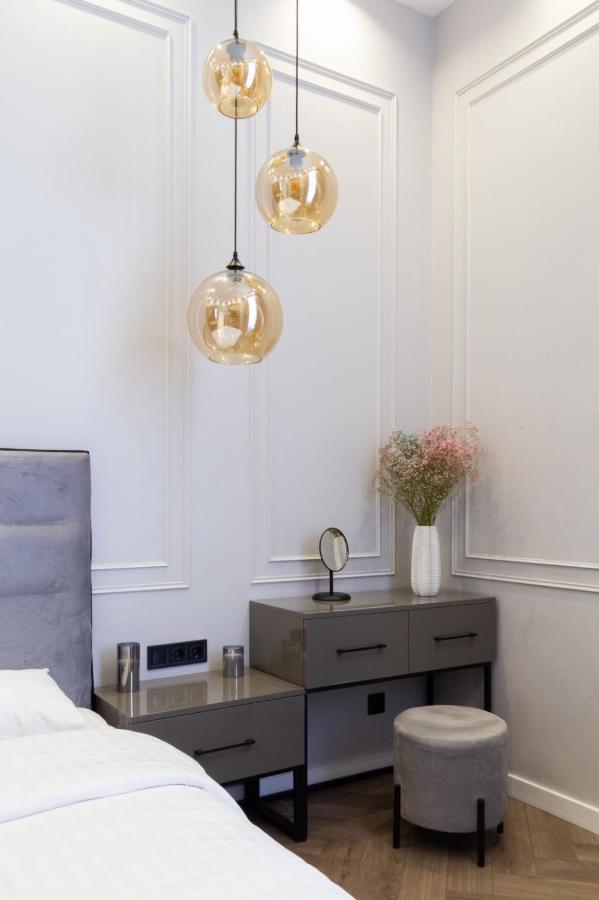 кості левицького 11 Daire *
