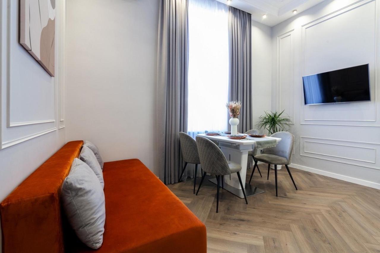 кості левицького 11 Daire