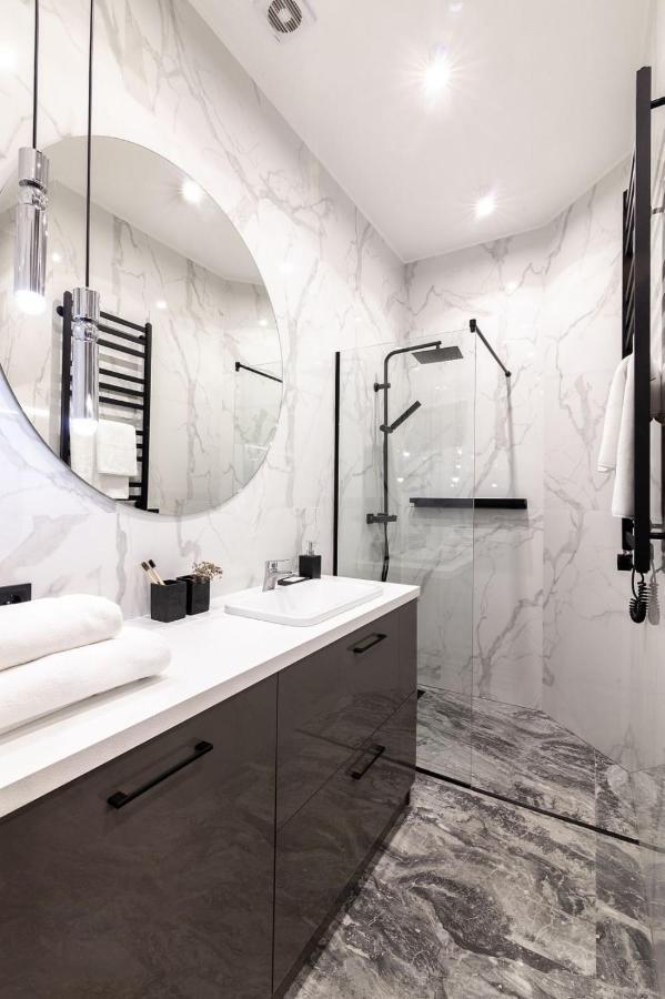 кості левицького 11 Daire *