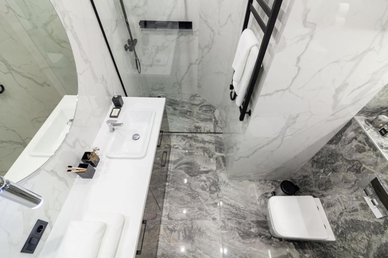 кості левицького 11 Daire